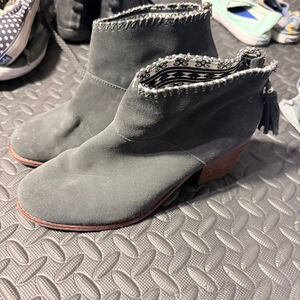 TOMS Womens Leila Ankle Bootie Suede Leather Boots Grey Tassel Zip size 9
